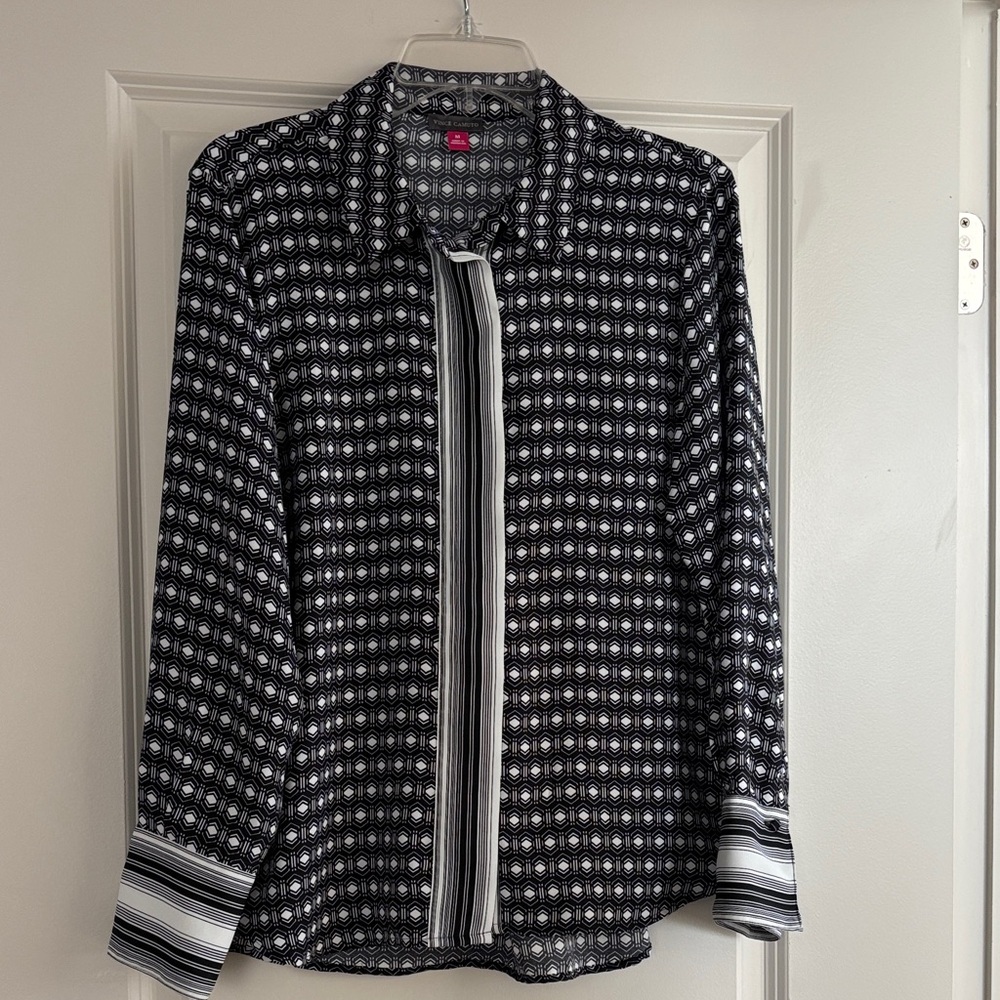 Vince Camuto Monochrome Geometric Top